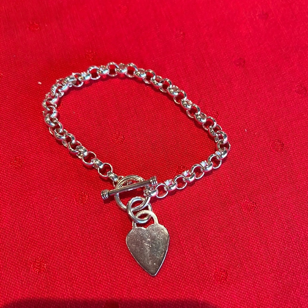 Silver toggle heart bracelet